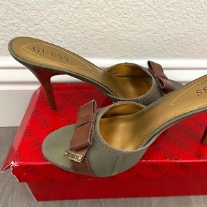 GUESS Dark Green Fabric Mules Sandals Heels Leather Brown Bow Shoes 8